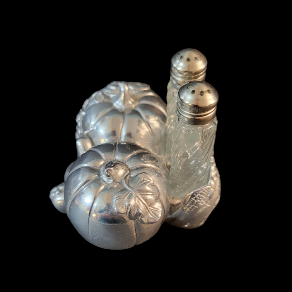 Vintage Pumpkin Salt And Pepper Shakers Set - Picture 4 of 10